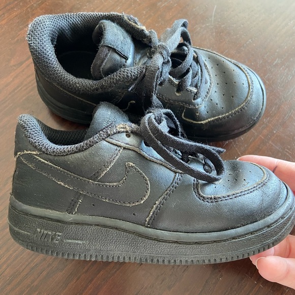 Nike Air Force 1 Low Black Toddler Kids Sneaker Shoes Triple Black 8C - Picture 1 of 9
